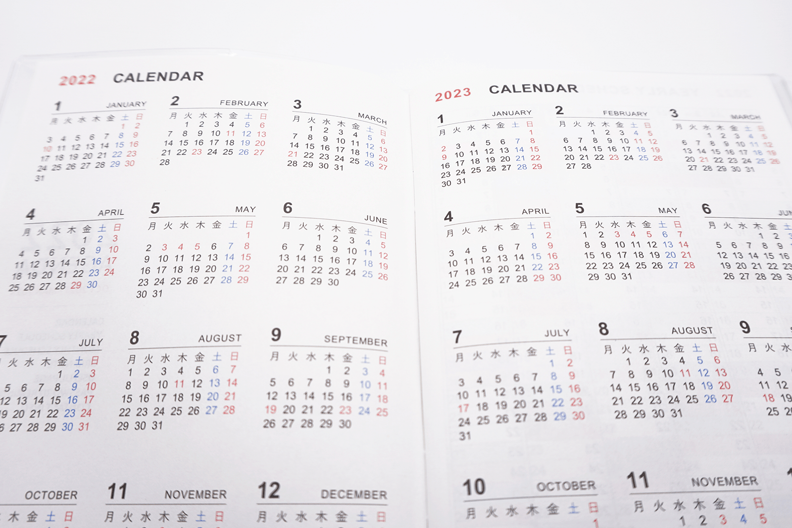 100円ショップセリアのA6-ダイアリー-オーロラシンプル年間カレンダー